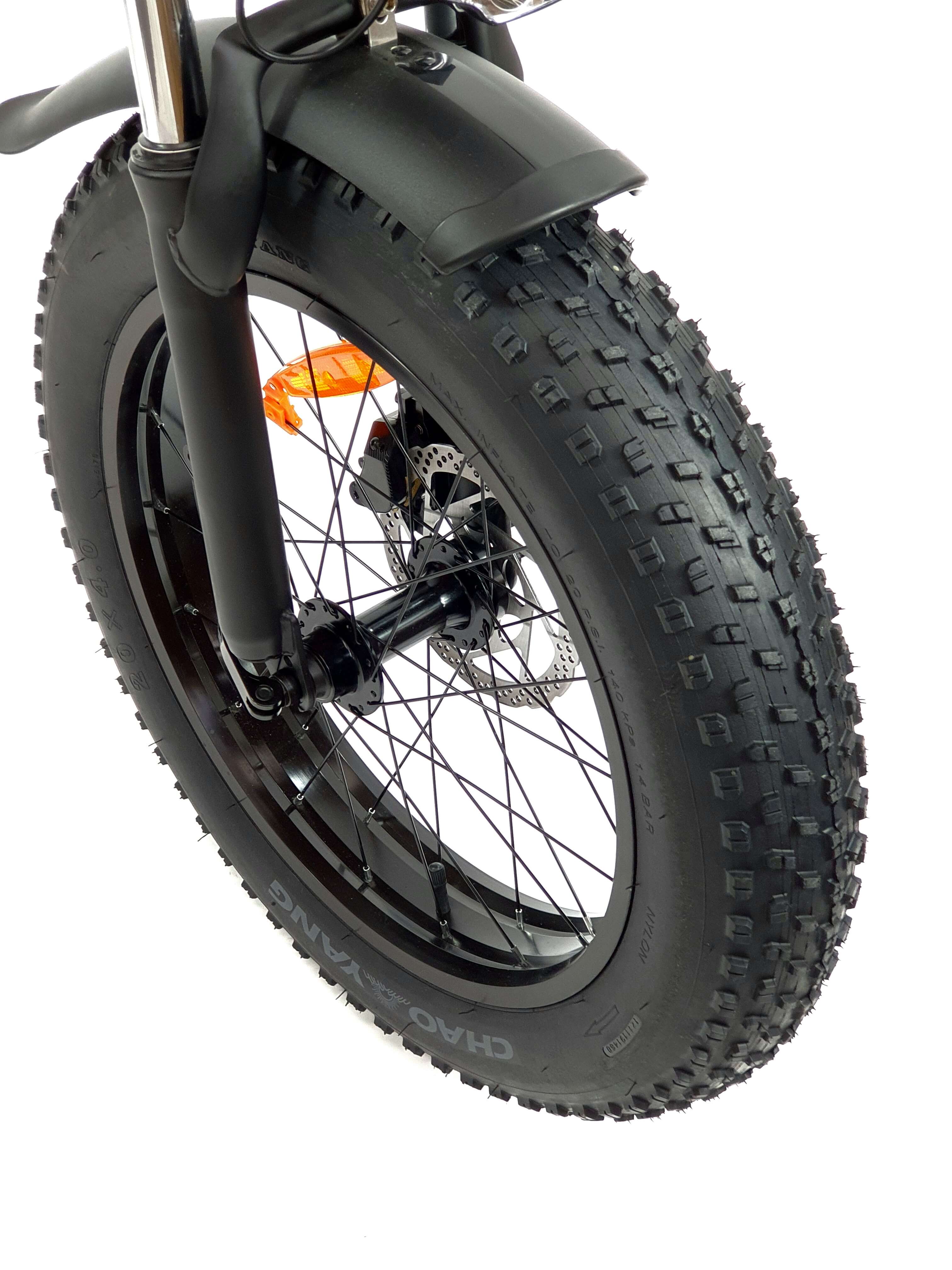 Bicycle with wide clearance tyres